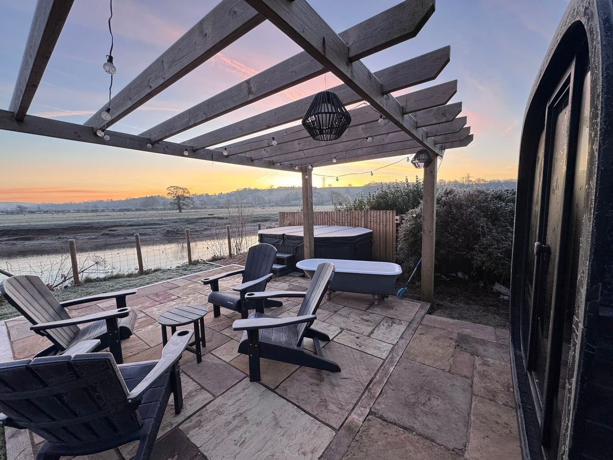 Riverside Barn & Suites (Sleeps 16)