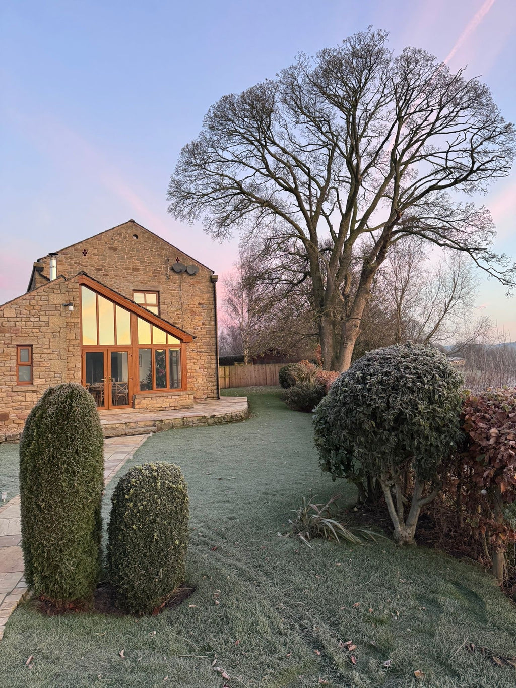 Riverside Barn & Suites (Sleeps 16)