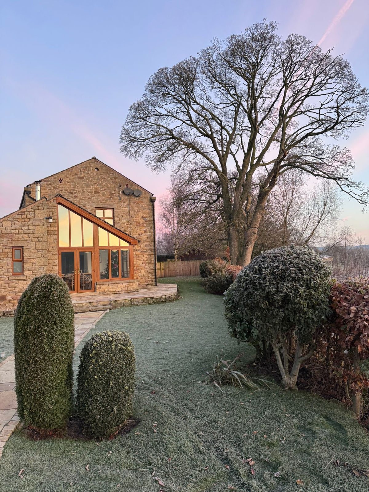 Riverside Barn & Suites (Sleeps 16)