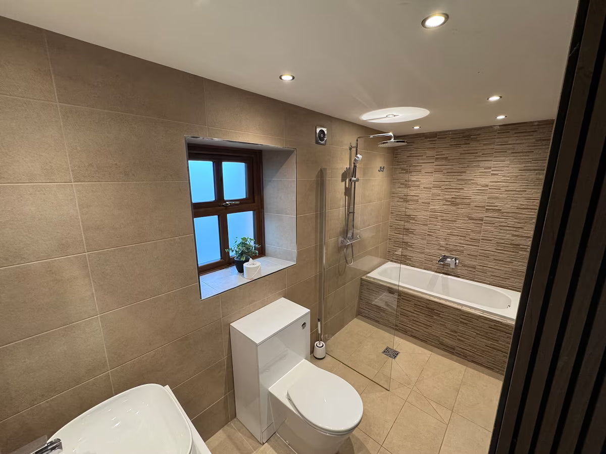 Riverside Barn & Suites (Sleeps 16)