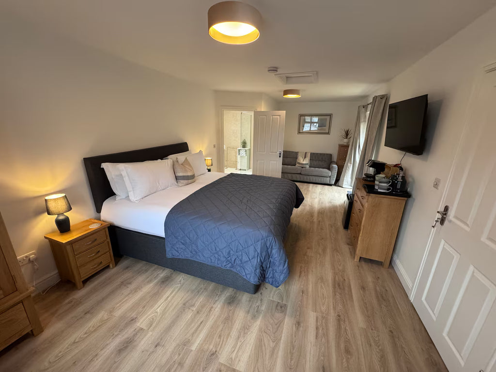 Riverside Barn & Suites (Sleeps 16)