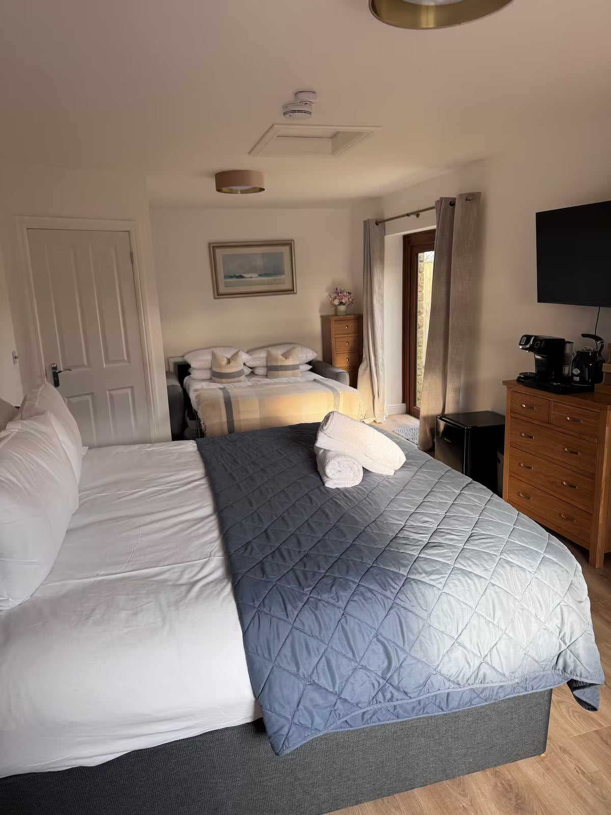 Riverside Barn & Suites (Sleeps 16)
