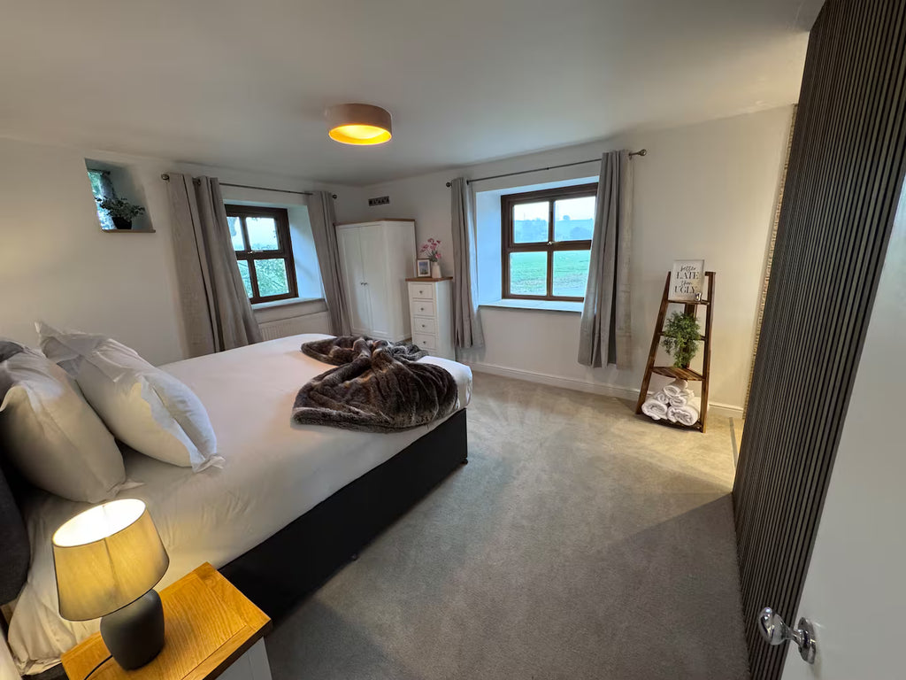Riverside Barn & Suites (Sleeps 16)