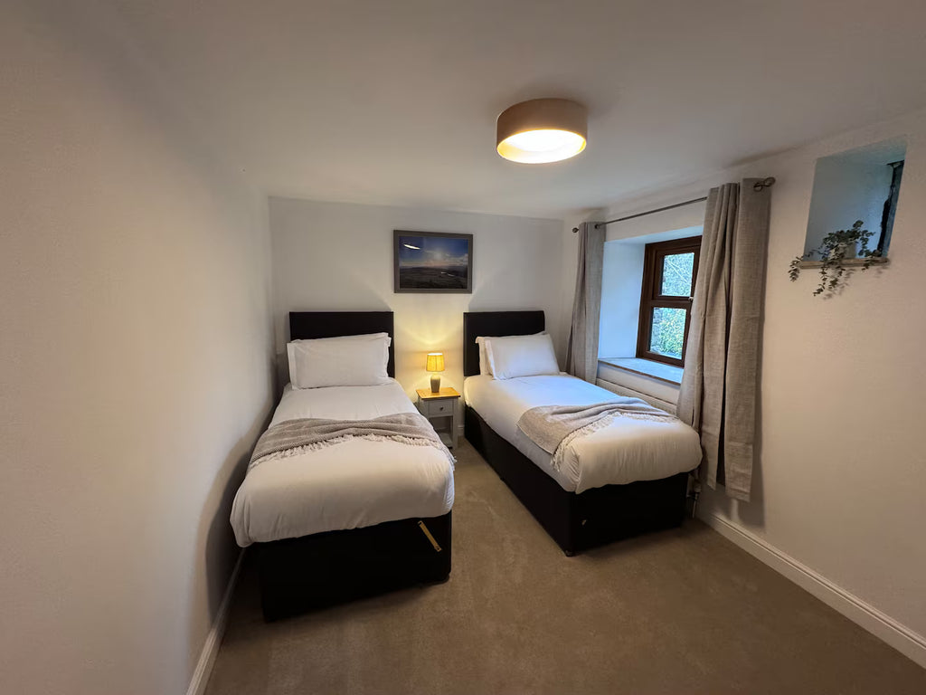 Riverside Barn & Suites (Sleeps 16)