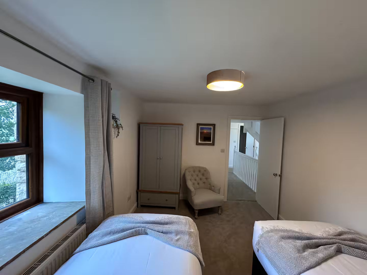 Riverside Barn & Suites (Sleeps 16)