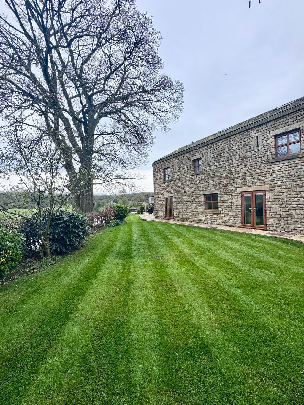 Riverside Barn & Suites (Sleeps 16)