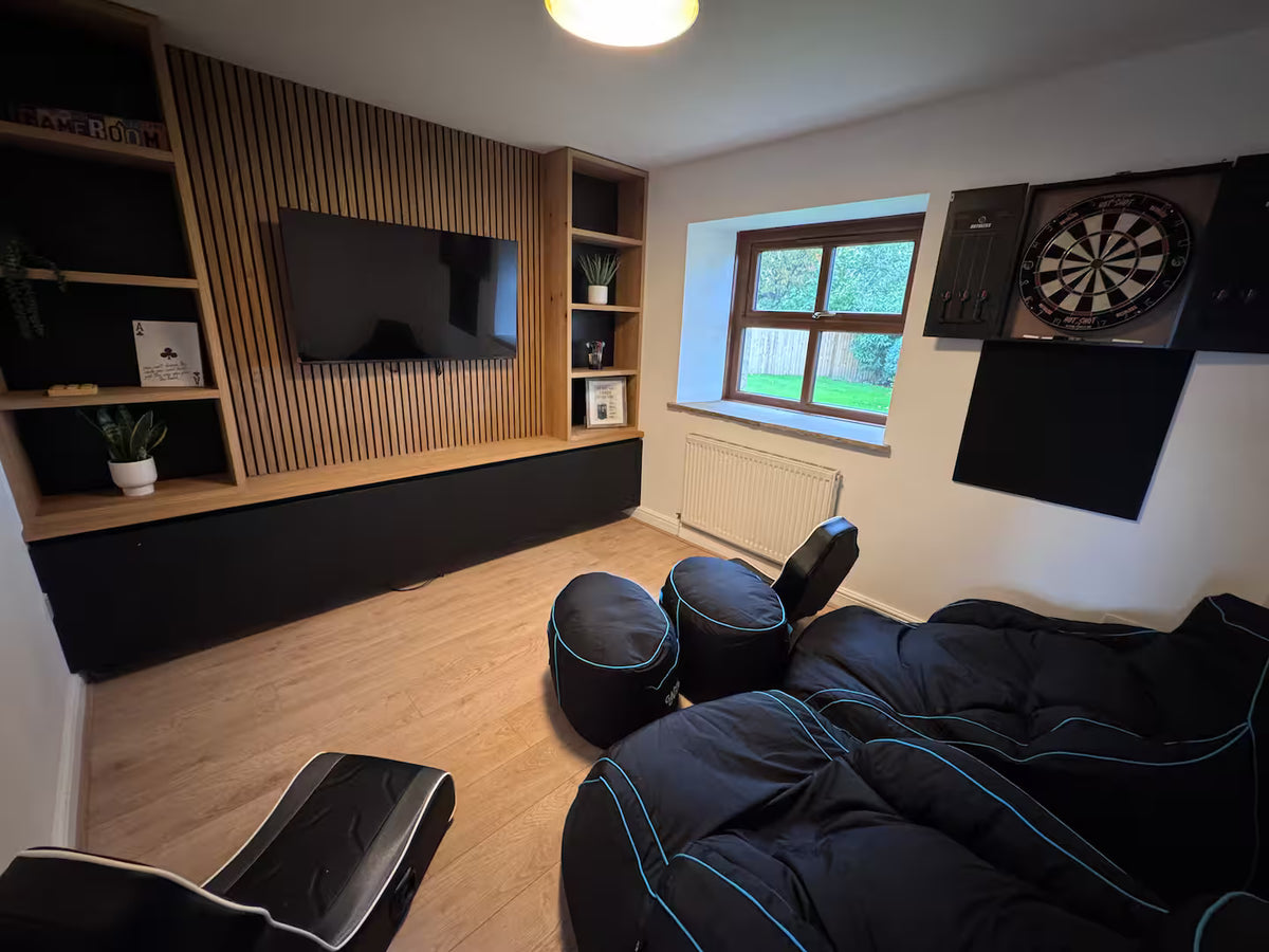 Riverside Barn & Suites (Sleeps 16)