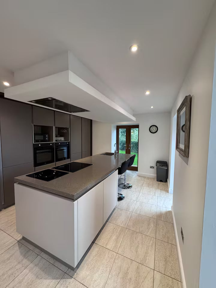 Riverside Barn & Suites (Sleeps 16)
