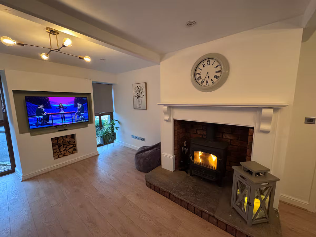 Riverside Barn & Suites (Sleeps 16)
