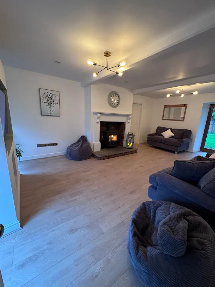 Riverside Barn & Suites (Sleeps 16)