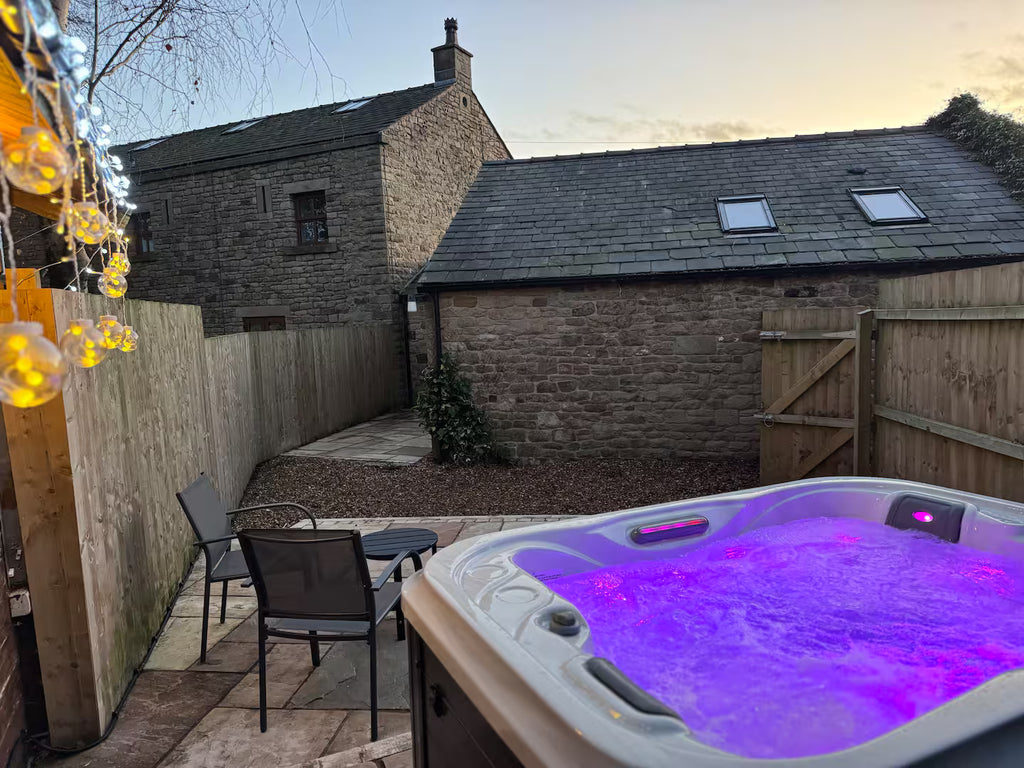 Riverside Barn & Suites (Sleeps 16)