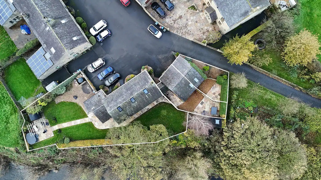 Riverside Barn & Suites (Sleeps 16)